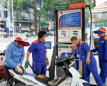 nhan dinh gia xang dau tuan toi 3011 612 dau tho tiep tuc tang xang trong nuoc binh on