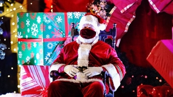 ong gia noel sieu lay nhiem covid 19 khien 75 nguoi mac 1 ca tu vong