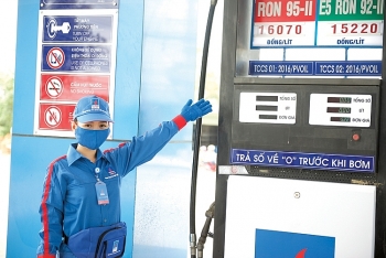 gia xang dong loat tang gan 500 dong lit truoc tet duong lich