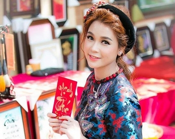 mung 1 tet 12 con giap mac do mau gi de ca nam may man