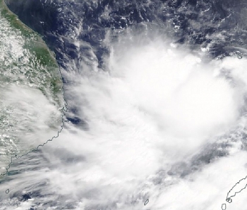 Tình hình mới nhất bão số 5: Gió giật cấp 12, cách quần đảo Hoàng Sa khoảng 380km