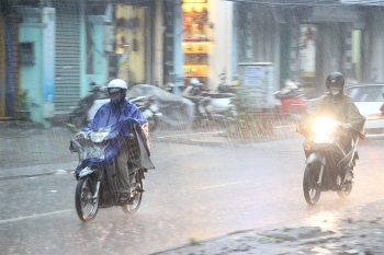 Thời tiết 6/10: Ảnh hưởng gió mùa, mưa lớn ở Bắc Bộ và Trung Bộ đêm nay và sáng sớm mai