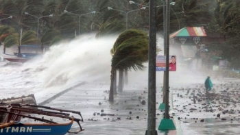 Diễn biến bão số 9: Cách đất liền Phú Yên 390km, gió giật cấp 17
