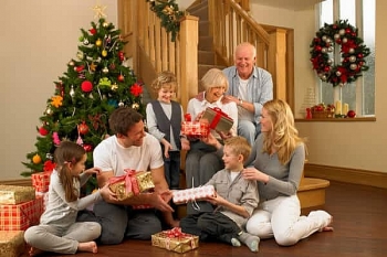 Noel 2020: Những món quà giáng sinh ý nghĩa cho bố mẹ
