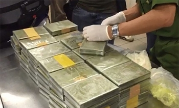 Hơn 100 bánh heroin và nhiều bao tải ma túy đá bị bắt tại Nghệ An