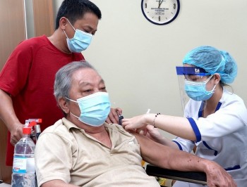 bat dau mo cong dang ky tiem khang the don dong evusheld ngua covid 19