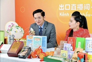 tong lanh su quan viet nam tai nam ninh livestream quang ba san pham viet