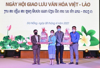 Sôi nổi Ngày hội văn hóa Việt - Lào chào mừng Tết cổ truyền Bunpimay của Lào