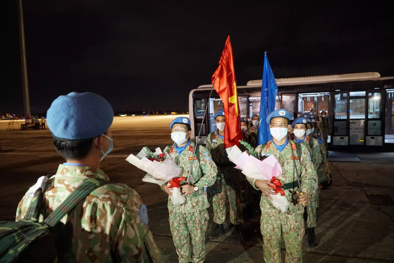 'Chiến sĩ mũ nồi xanh' Việt Nam hoàn thành xuất sắc nhiệm vụ và trở về nước