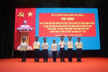 can bo chien si vung canh sat bien 4 lam sach 100km bo bien