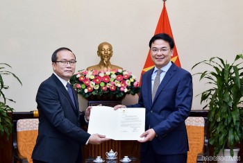 Trao giấy chấp nhận Tổng Lãnh sự mới của Lào tại Đà Nẵng