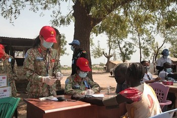 bac sy mu noi xanh viet nam ho tro nguoi dan nam sudan ung pho voi dich benh dau mua khi