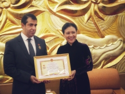 Đại sứ Azerbaijan tại Việt Nam đầu tiên nhận Kỷ niệm chương của VUFO