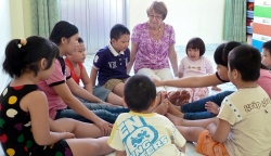 Một gia đình người Anh 17 năm giúp đỡ trẻ tự kỷ ở Việt Nam