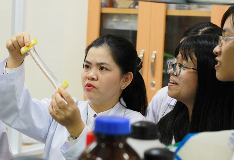 Con đường không trải hoa hồng của nữ tiến sĩ top 100 nhà khoa học tiêu biểu châu Á