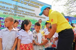 Đại sứ quán Thái Lan tặng quà cho trường học, trồng quốc hoa tại Thái Nguyên