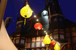Kỷ niệm 5 năm kết nghĩa, phố cổ Đức được thắp sáng bằng hàng trăm chiếc đèn lồng Hội An