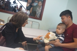 Đại sứ Canada thăm Bệnh viện Nhi Trung ương trước thềm giải Chạy vì trẻ em Hà Nội 2019