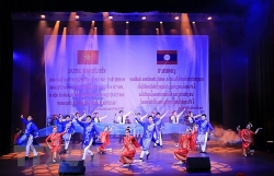 40 nghe si tham gia chuong trinh tinh huu nghi viet lao