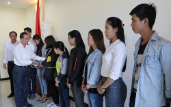 10 suất học bổng bậc Đại học trao tặng sinh viên gốc Việt tại Campuchia